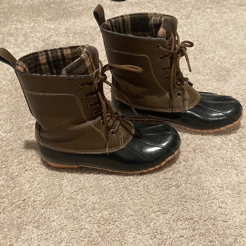 Size 7 duck boots gently worn just too small for me